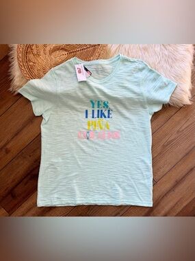 Vineyard Vines Graphic "Yes, I Like Pina Coladas" V-Neck Tee Shirt Size Large